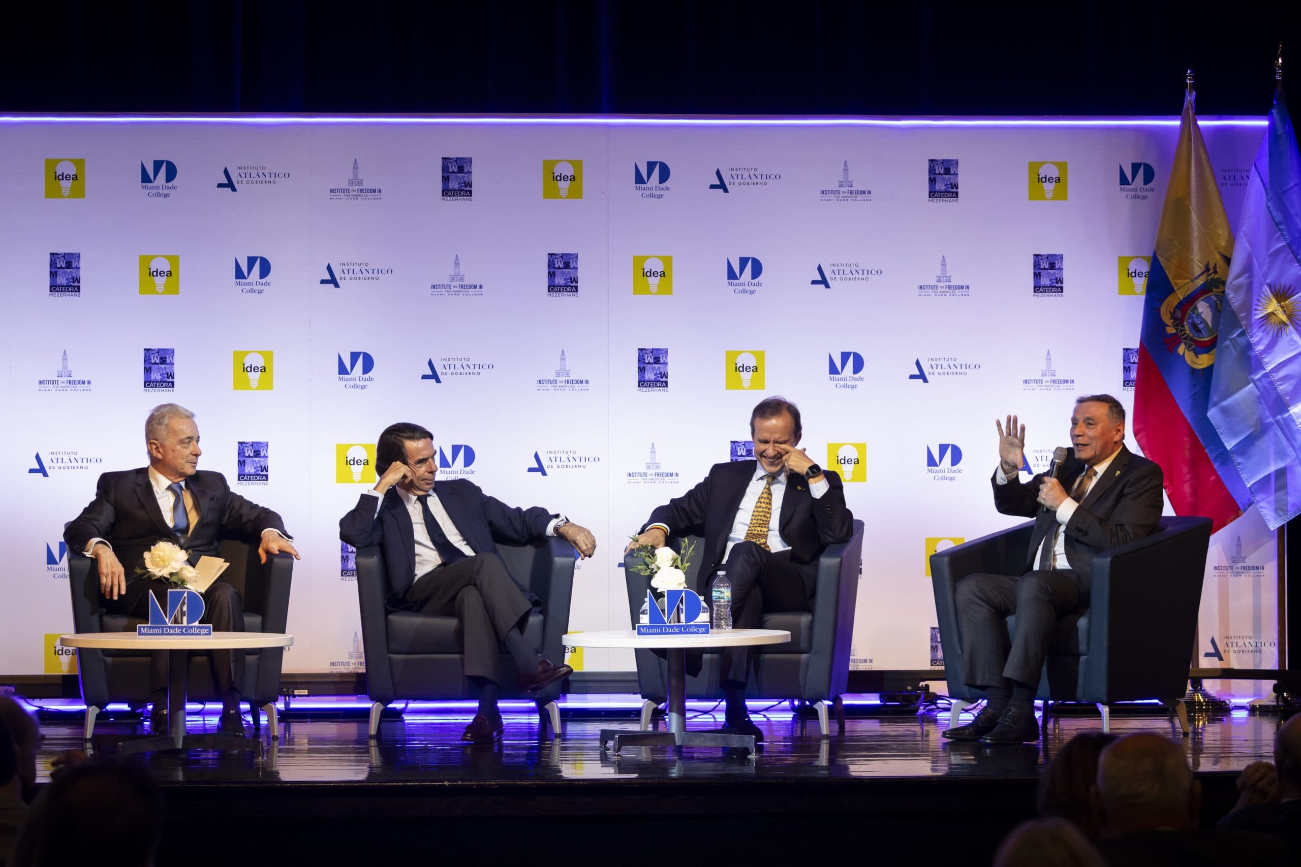 Imperio despliega arsenal militar contra Venezuela soberana